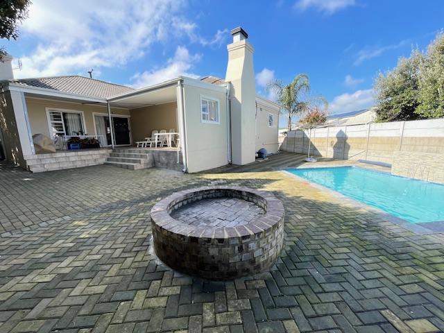 4 Bedroom Property for Sale in Tafelzicht Western Cape